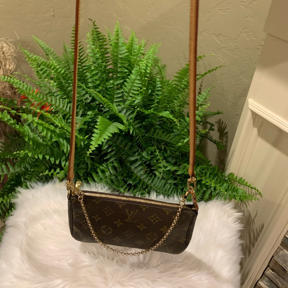 ❗️SOLD ❗️LV Poche Acce w/ LV strap - Picture 5 of 8